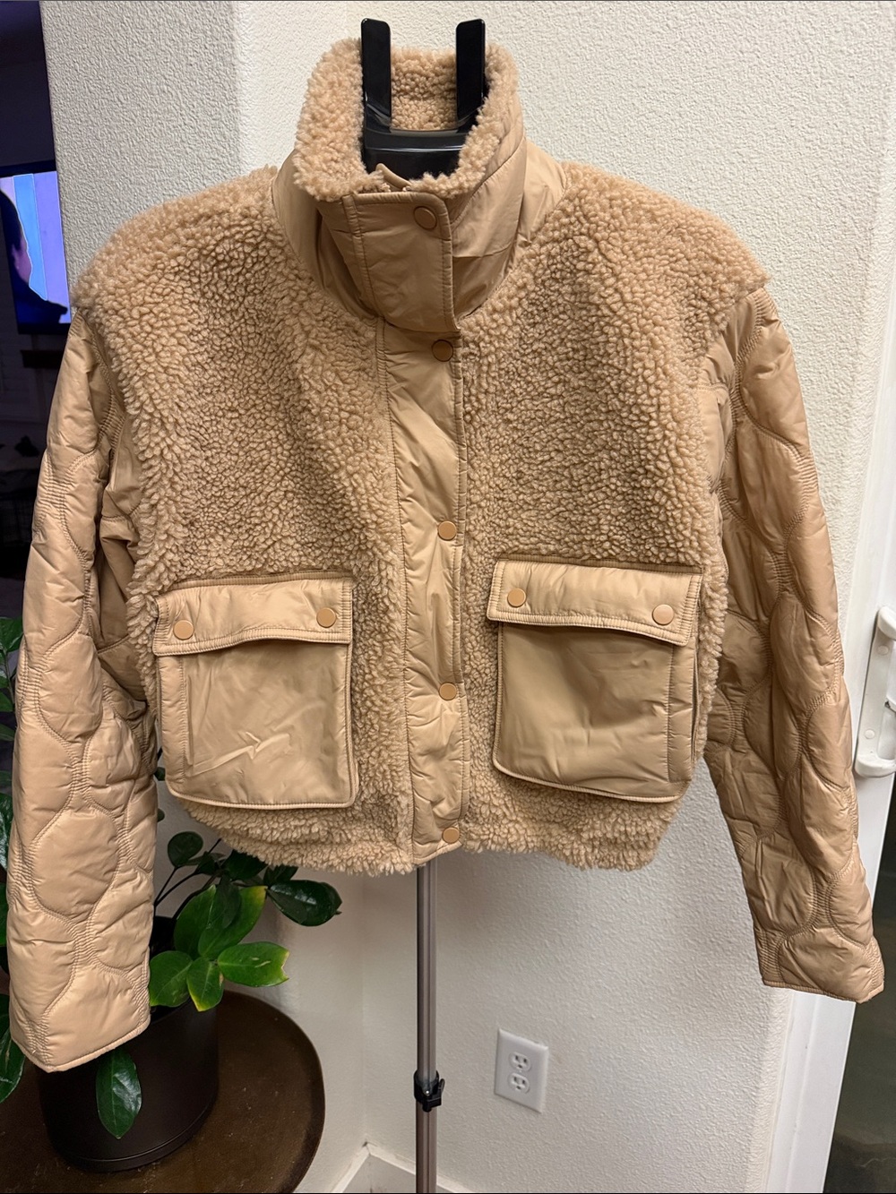 Athleta Fleece Hybrid Mixed Media Sherpa&Quilted Puffer Jacket M Tan Funnel Neck